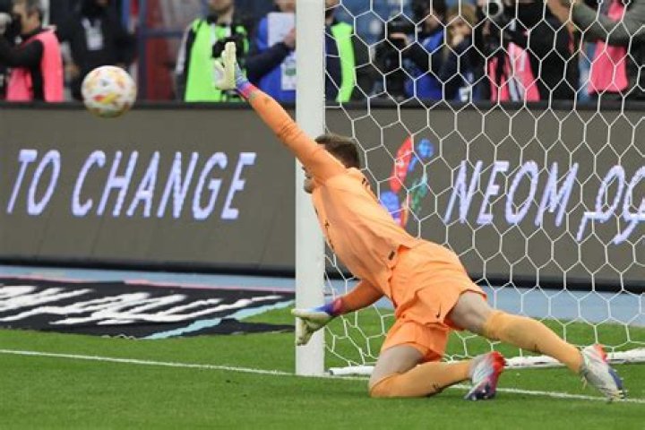 Can a goalkeeper move before a penalty kick?