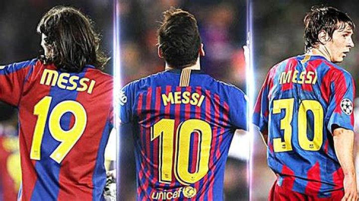 Did Messi refuse to wear number 10?