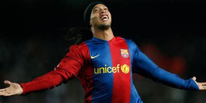 Did Ronaldinho ever play with Maradona?