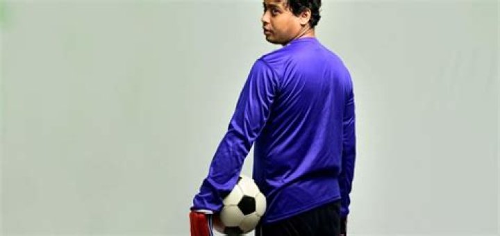 Do goalkeepers wear padding?