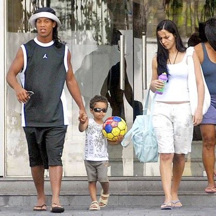 Exploring The Life And Love Of Ronaldinho's Wife