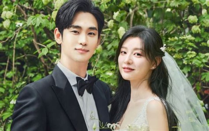 Exploring The Lives Of Kim Soo Hyun And Jiwon