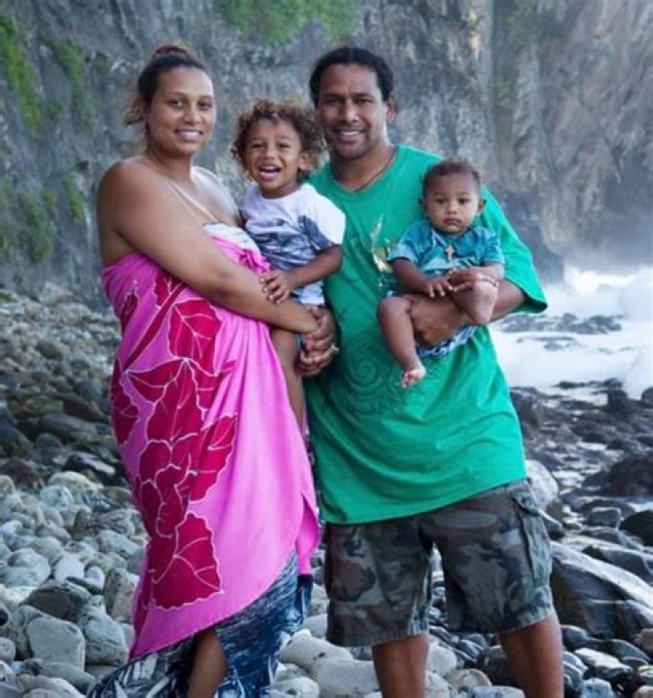 Get To Know: Troy Polamalu's Wife In Spotlight