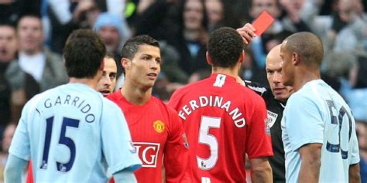 How many red cards has Zlatan had?