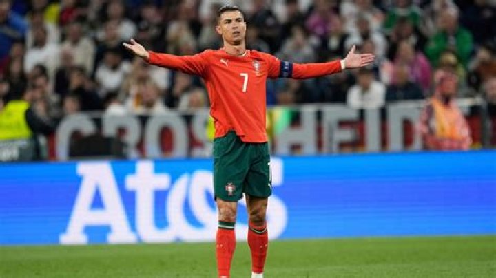 Is Ronaldo going to Man U?