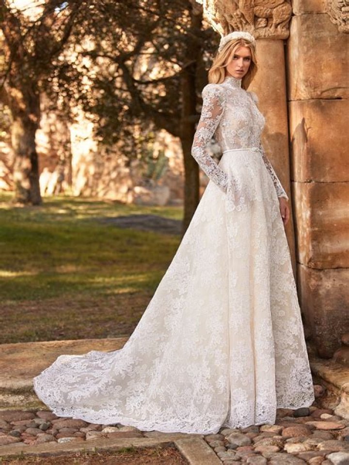 Keri Russell's Enchanting Wedding Dress: A Style Icon's Big Day