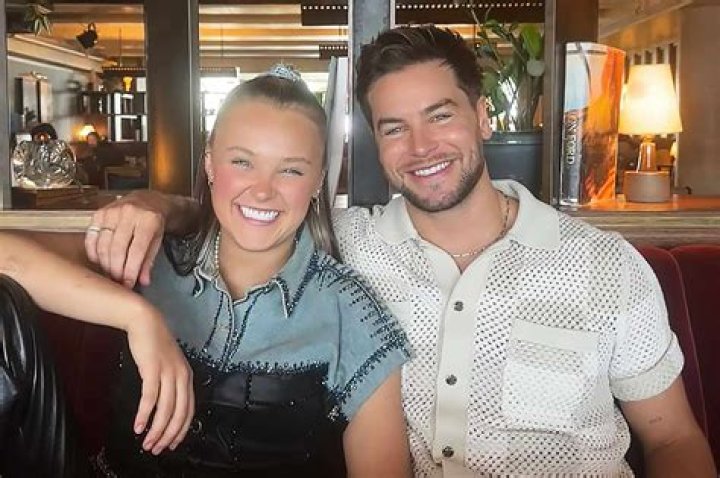 The Age Gap Between Jojo Siwa And Kylie Prew: A Deeper Look