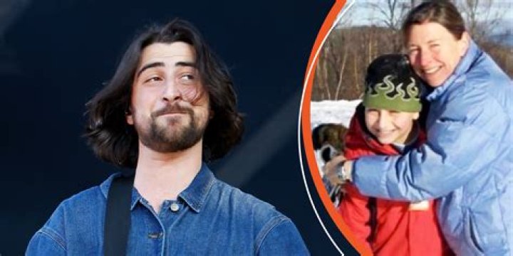 Unraveling The Family Ties: How Many Siblings Does Noah Kahan Have?