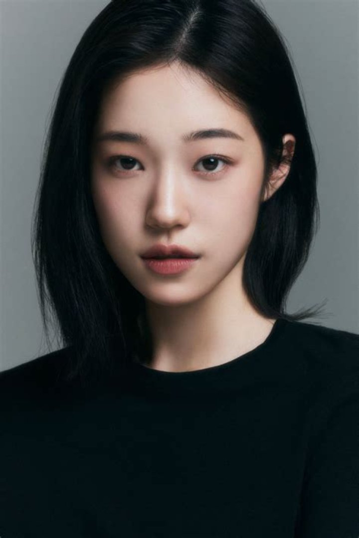 Unveiling The Enigmatic Roh Yeon Seo: A Rising Star In The Entertainment Industry