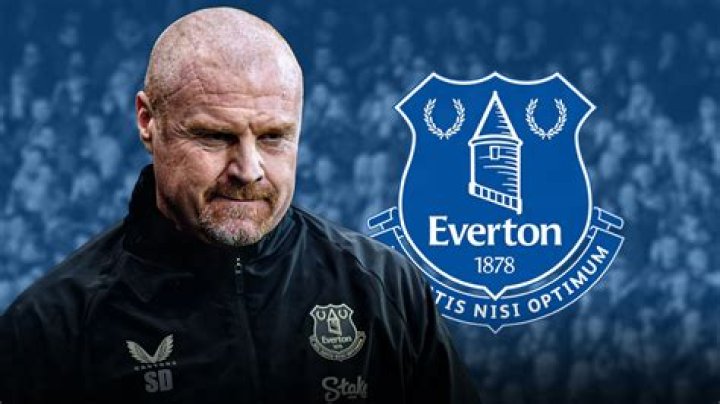 When did Everton sack their manager?