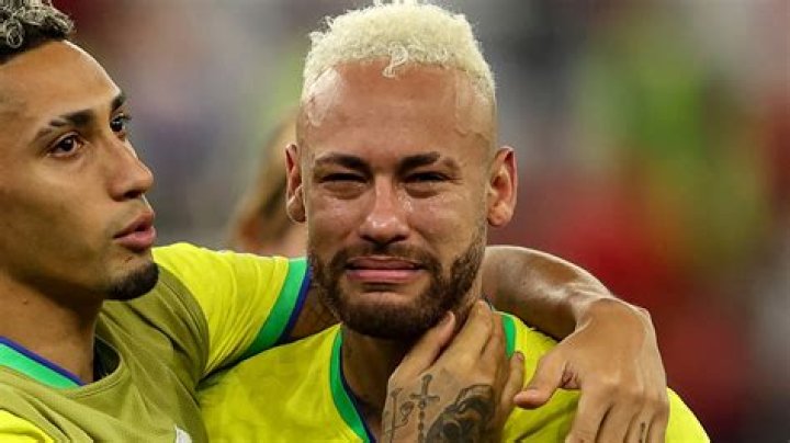 Who is a better player between Neymar and Hazard?