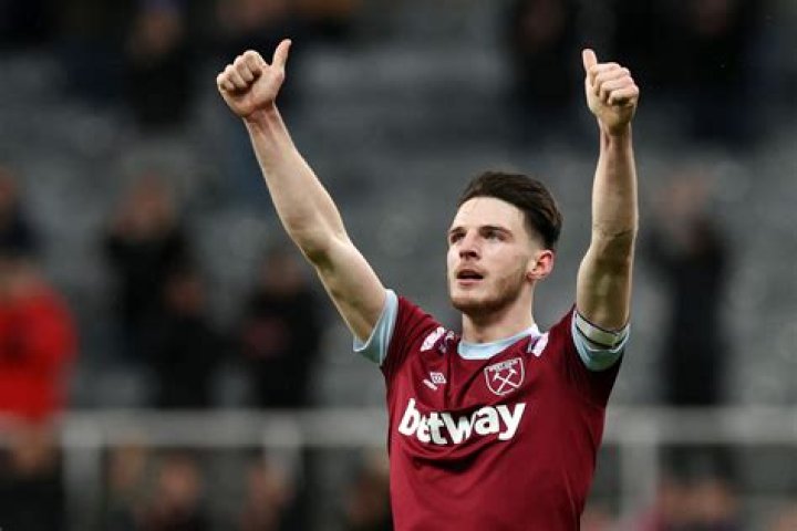 Who is better Kalvin Phillips or Declan Rice?